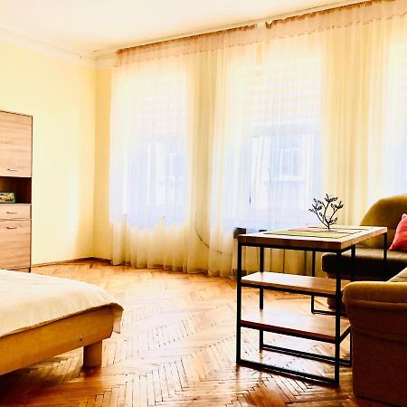 Apartment near opera on Horodotska 11 Lviv Exteriör bild