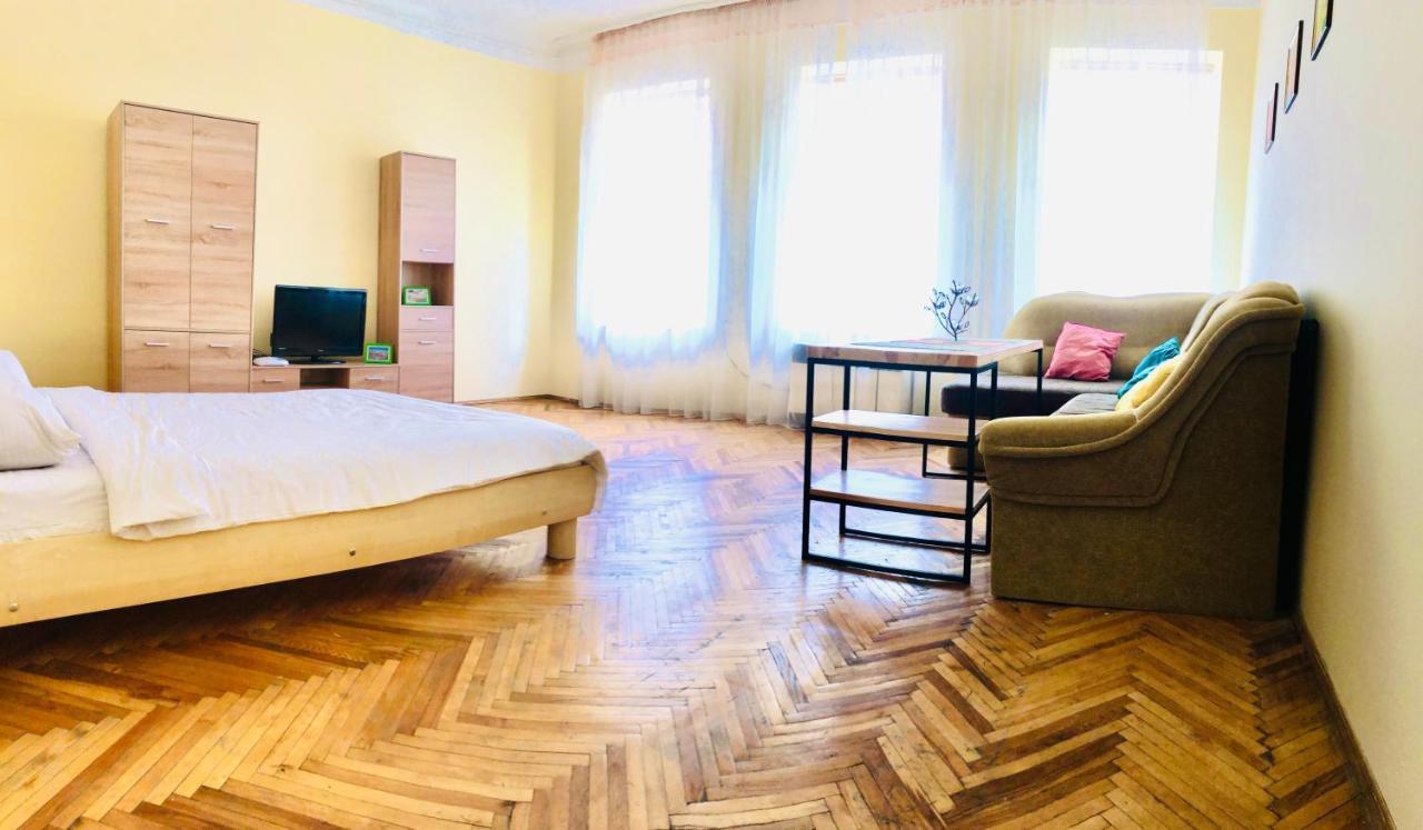 Apartment near opera on Horodotska 11 Lviv Exteriör bild